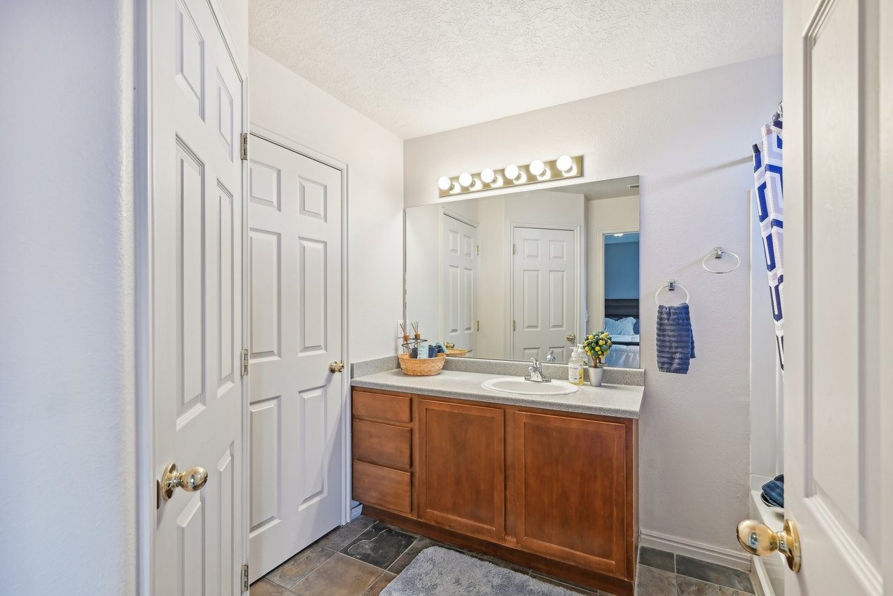 211 Greenfield Cir 103