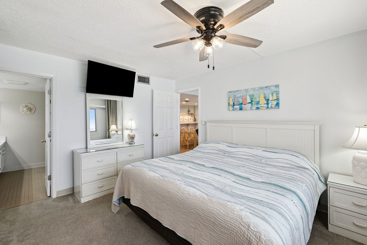 Pinnacle Port Condominium
