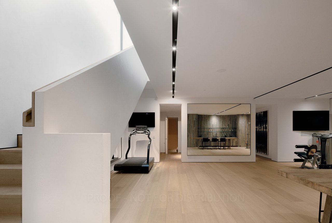 547 Palisades Beach Road