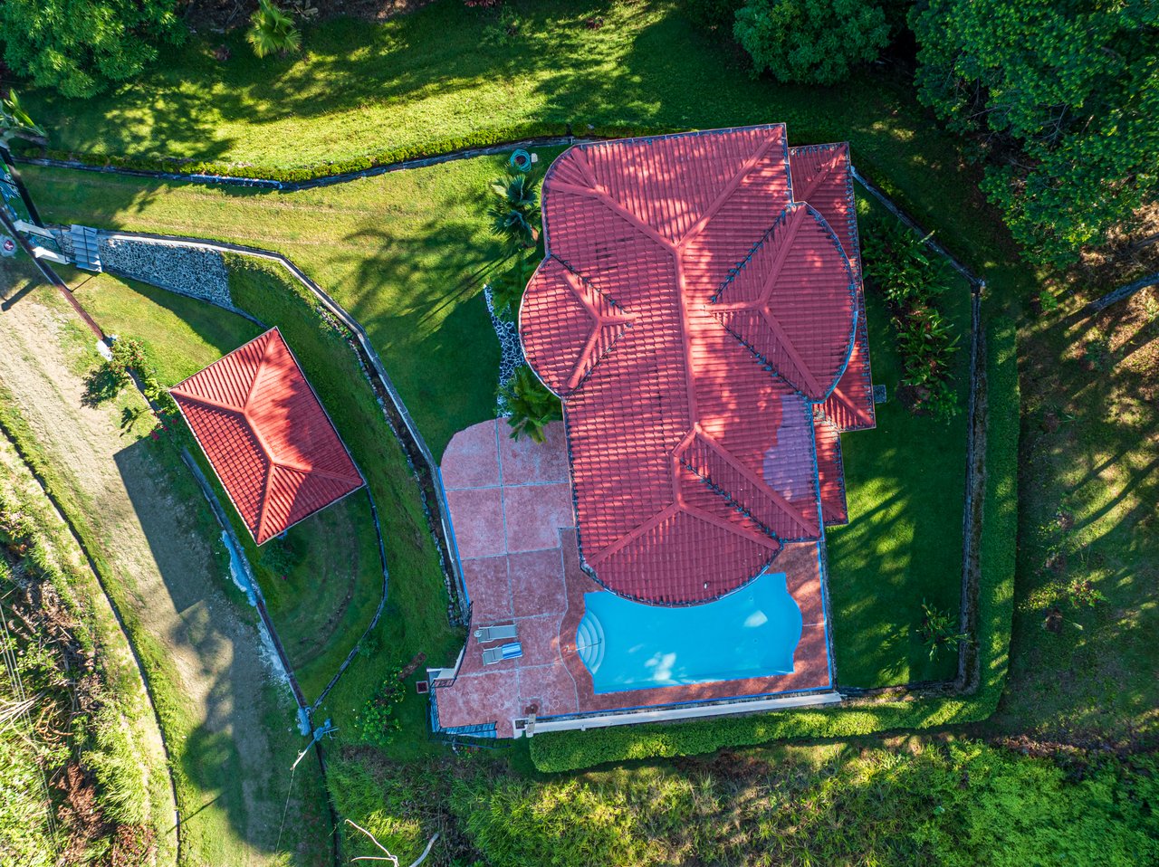 Elegant 3 Bedroom + Office Jungle Home in Puesta Del Sol, Ojochal