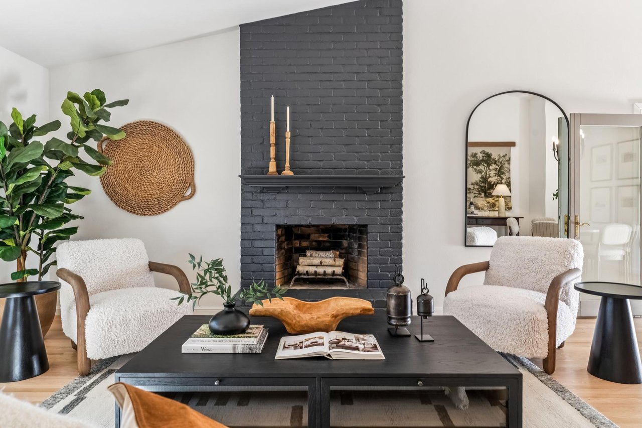 Peaceful Cul-de-Sac Location in Coveted Neighborhood