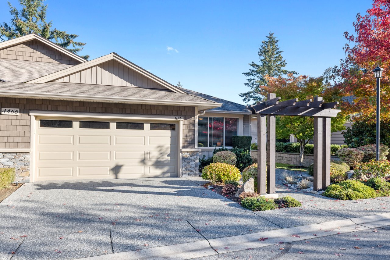 102-4466 Stonebridge Place 