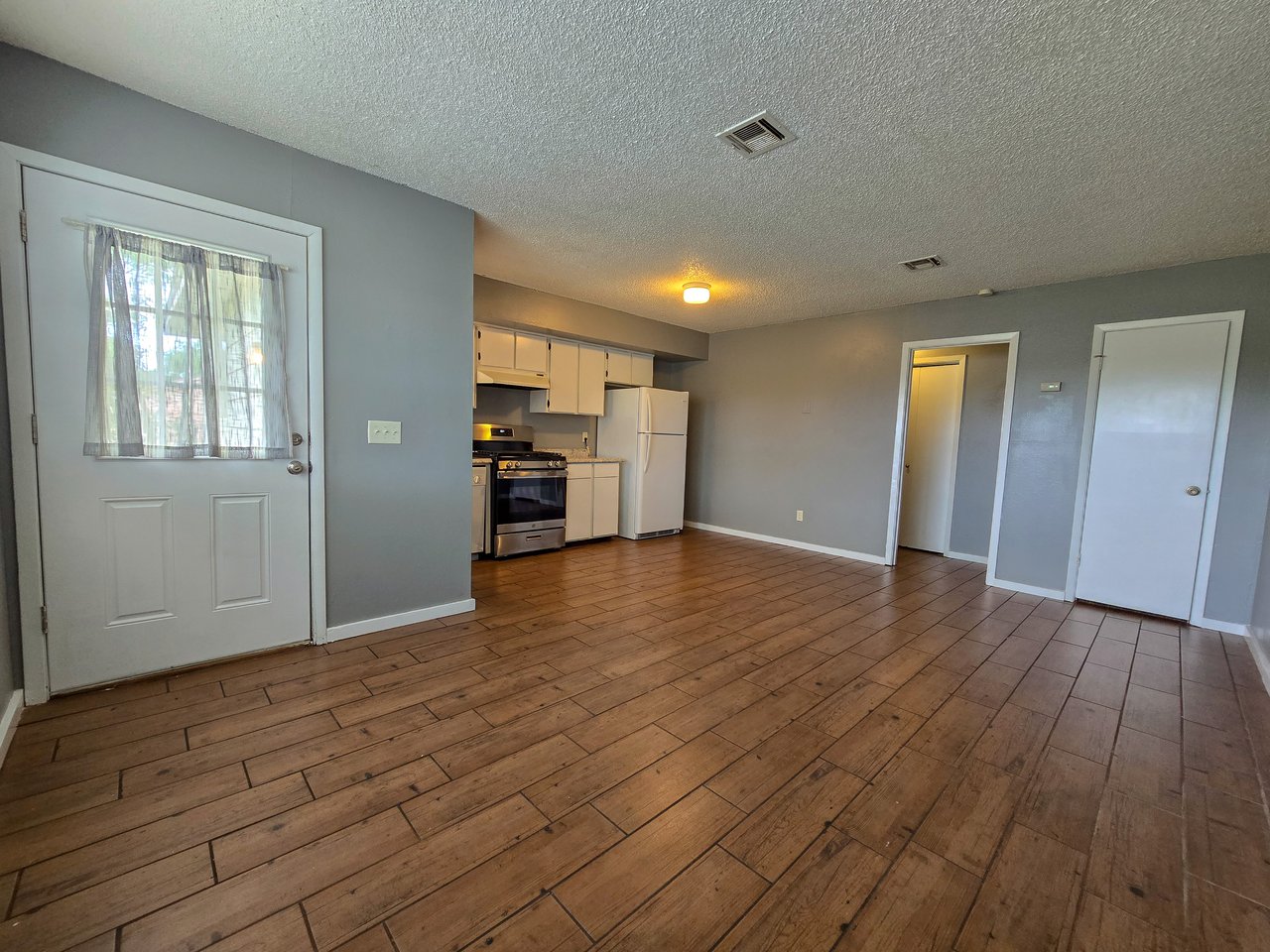 1103 E Parker