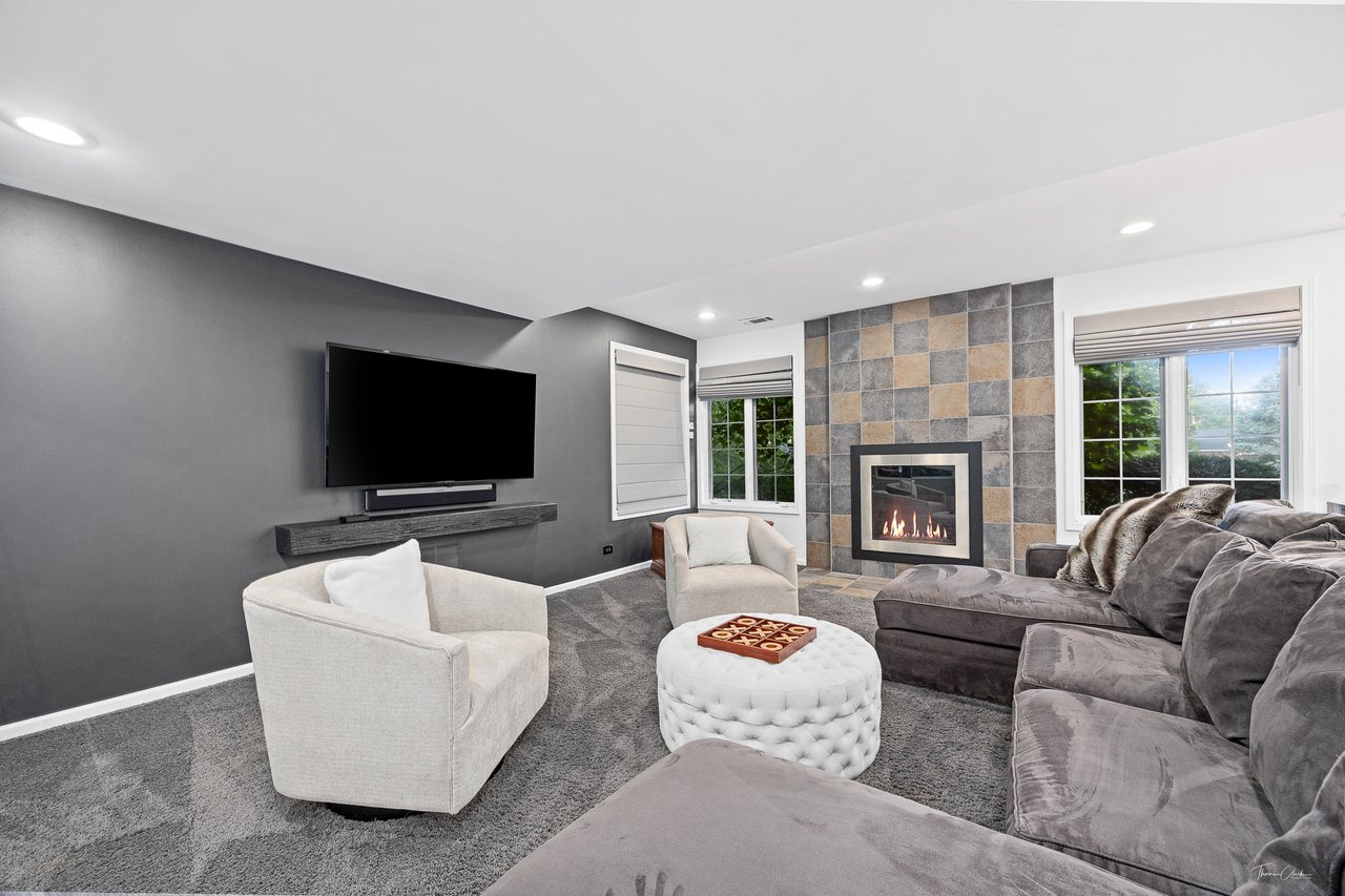 1950 Elmore Ave, Downers Grove