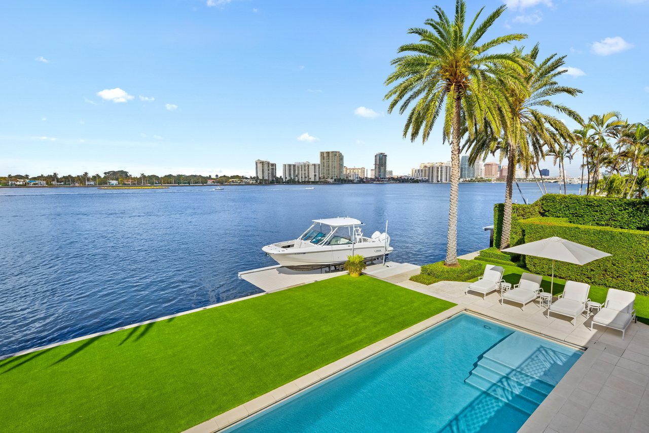 Georgian Waterfront Mansion on Everglades Island