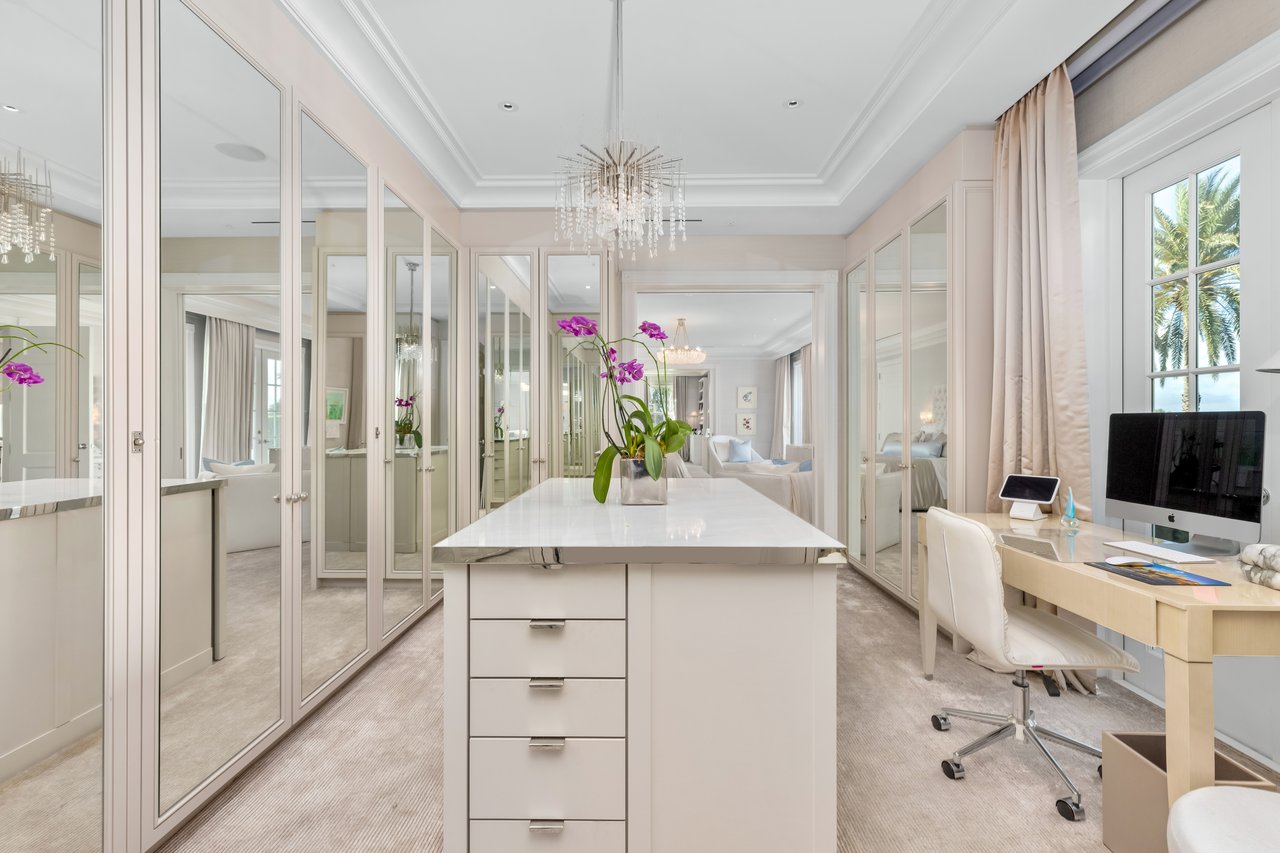 Georgian Waterfront Mansion on Everglades Island