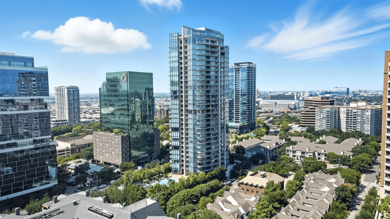 2900 McKinnon St Unit #1906