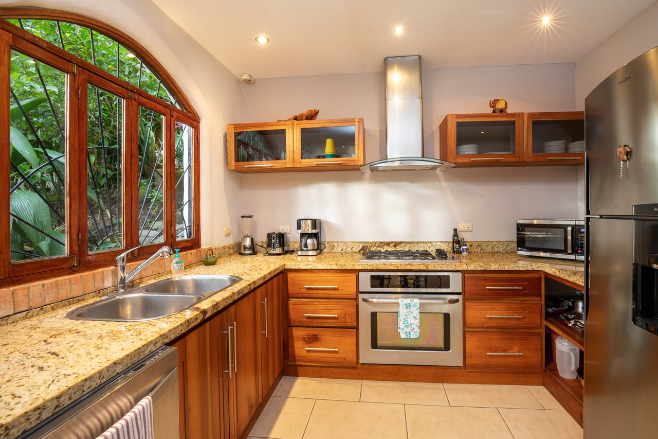 Villa Bailarin, Jungle Elegance