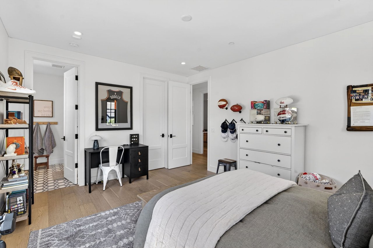 5217 E CALLE REDONDA