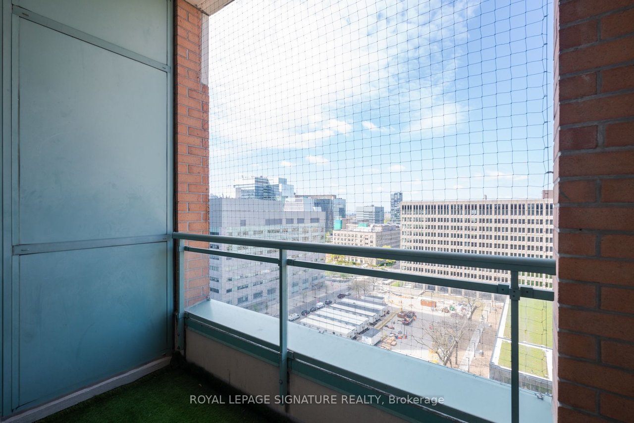 PENTHOUSE FOR DOWNTOWN LIVING 