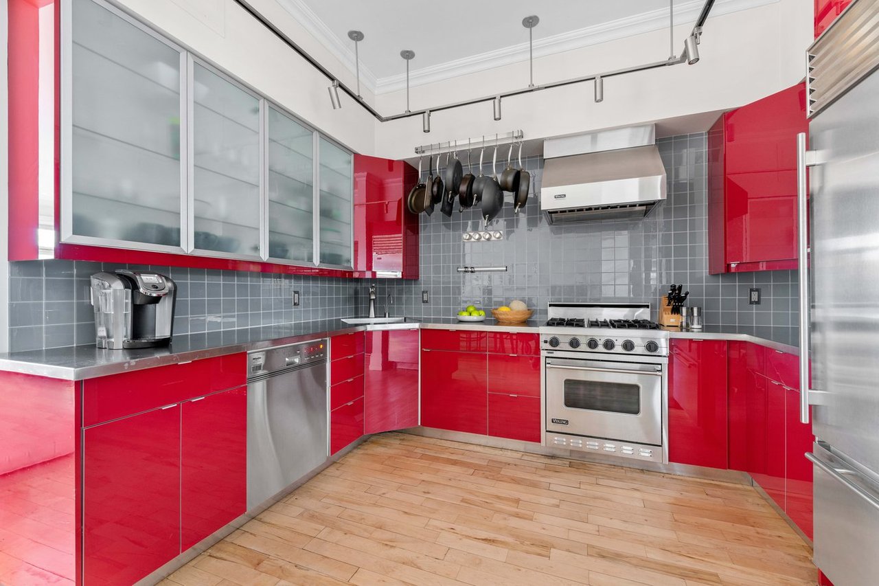 675 Sackett Street, #405