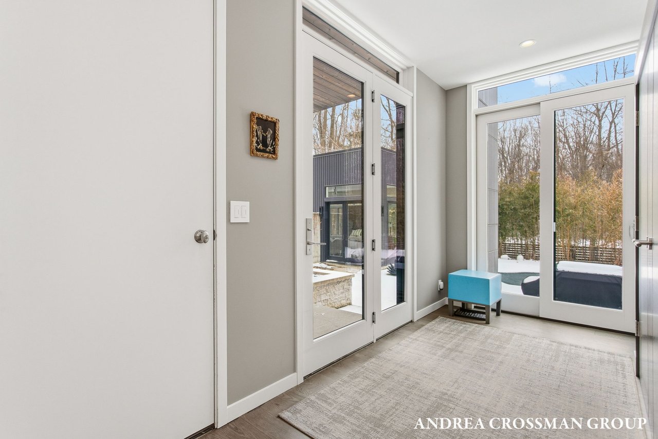 6919 Bendemeer Drive