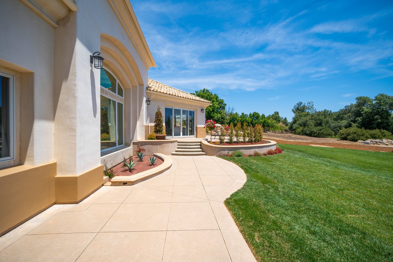 41555 Avenida Conchita