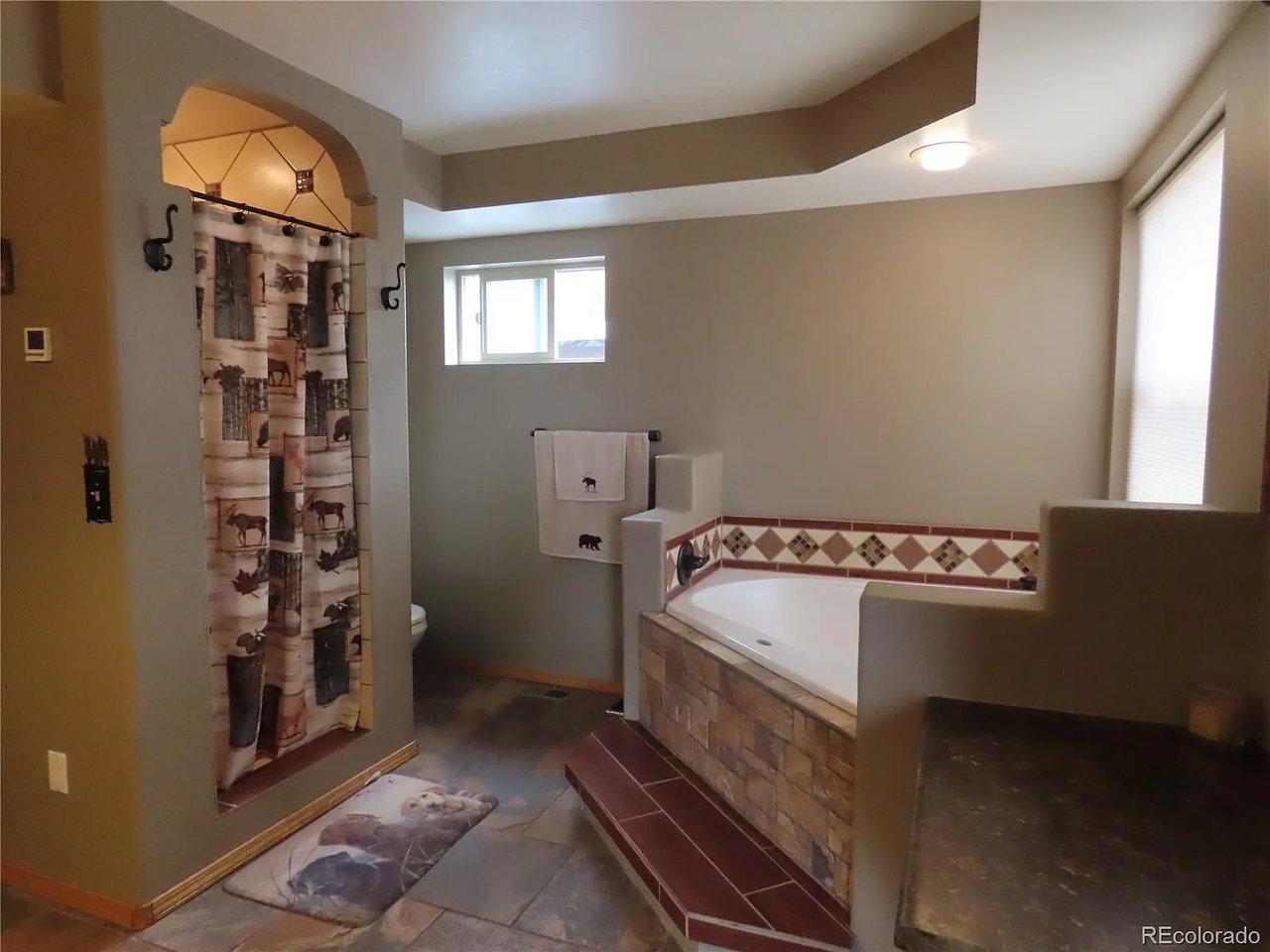 1051 Spring Valley Ln