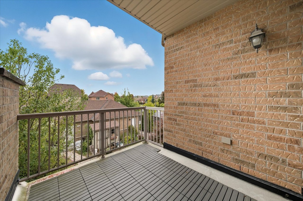 #23 - 20 Greensborough village Circ