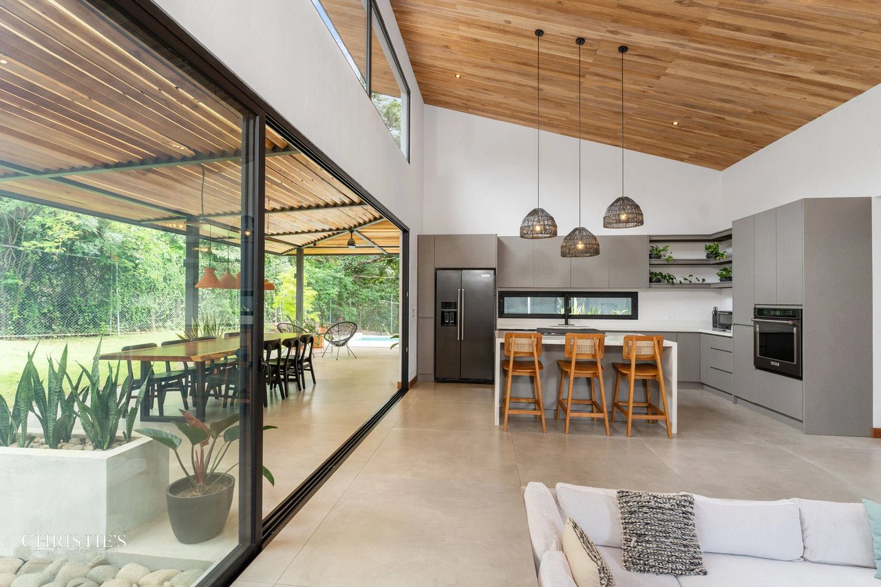 Casa Lola – Contemporary Beachside Oasis in Playa Grande