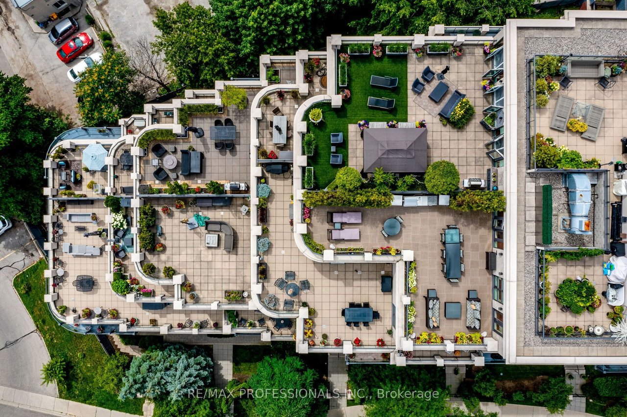 CONDO LIVING IN LUXURY 