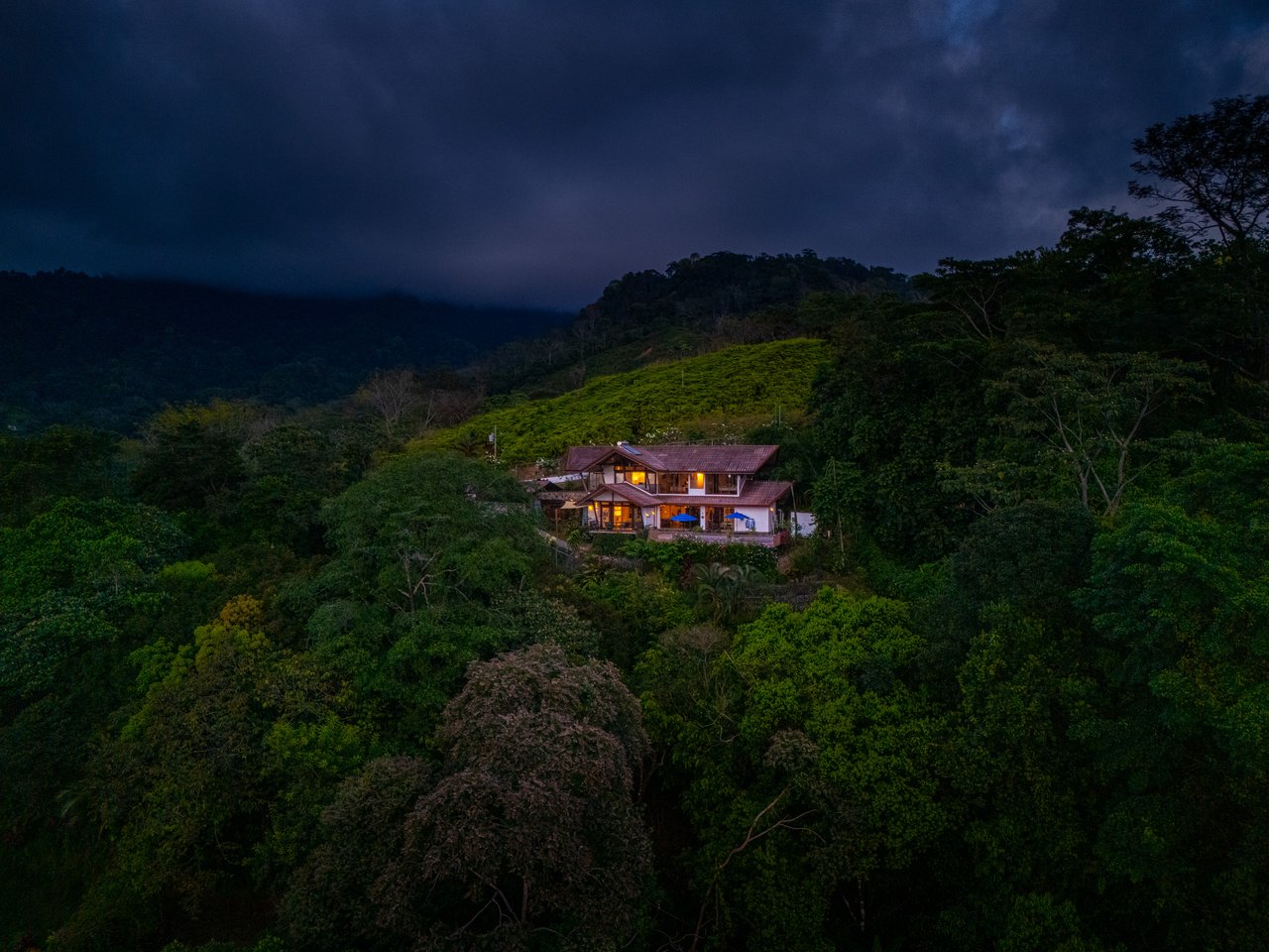 Casa Dreamcatcher, A Beautiful Ocean Sunset 4 Bed 3.5 Bath Home in Ojochal