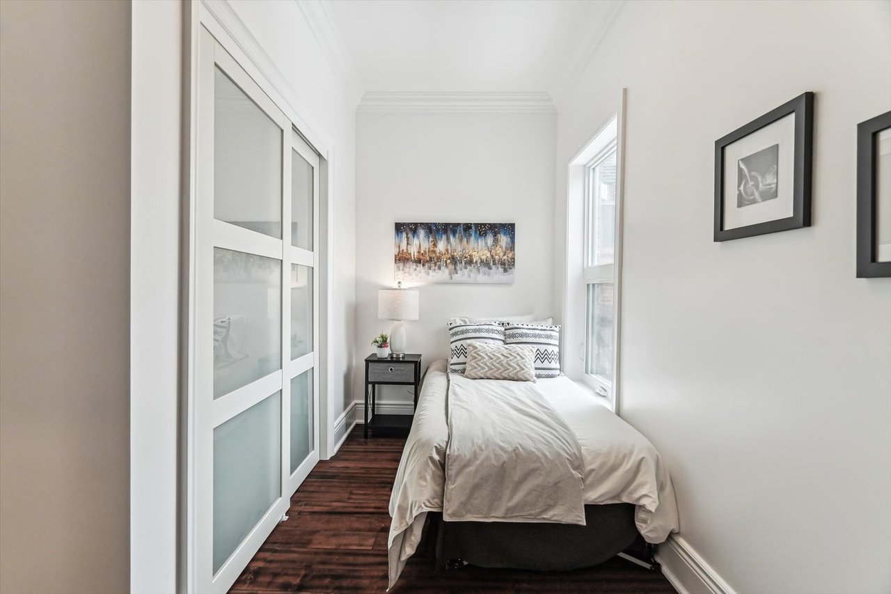 290 Bathurst St