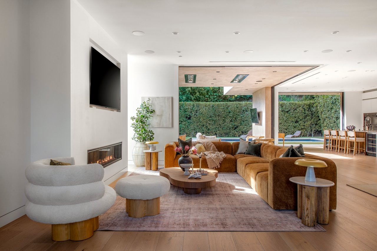 1845 Coldwater Canyon Dr