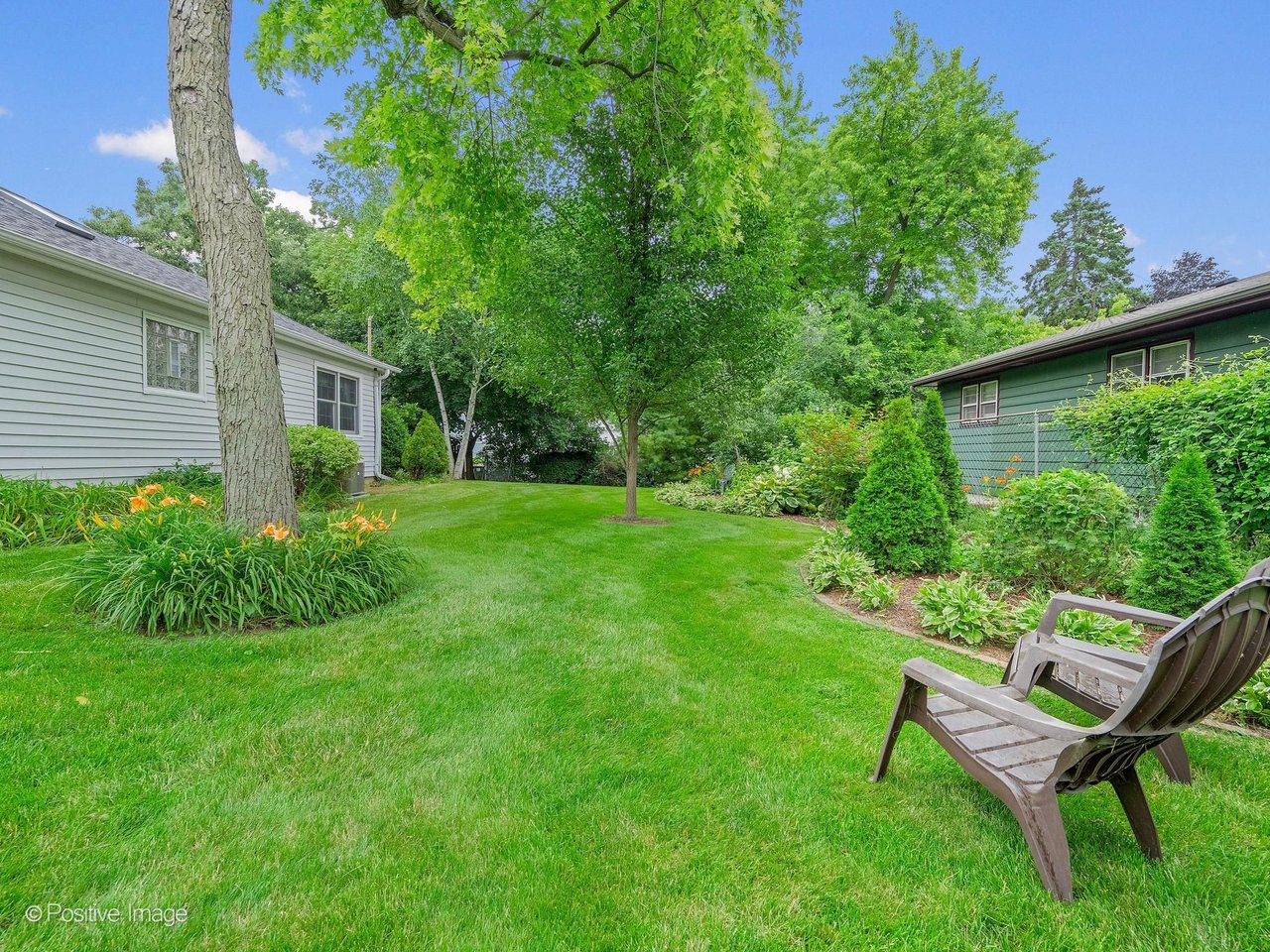 449 Arbor Ave, West Chicago IL: Move-In-Ready Ranch on a Corner Lot in Columbia Park Listed at $479,900