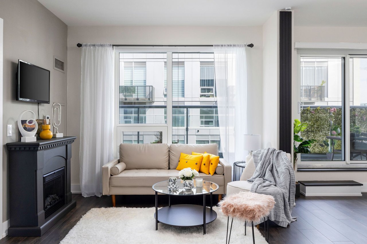 720-2450 Old Bronte Road Unit: 720