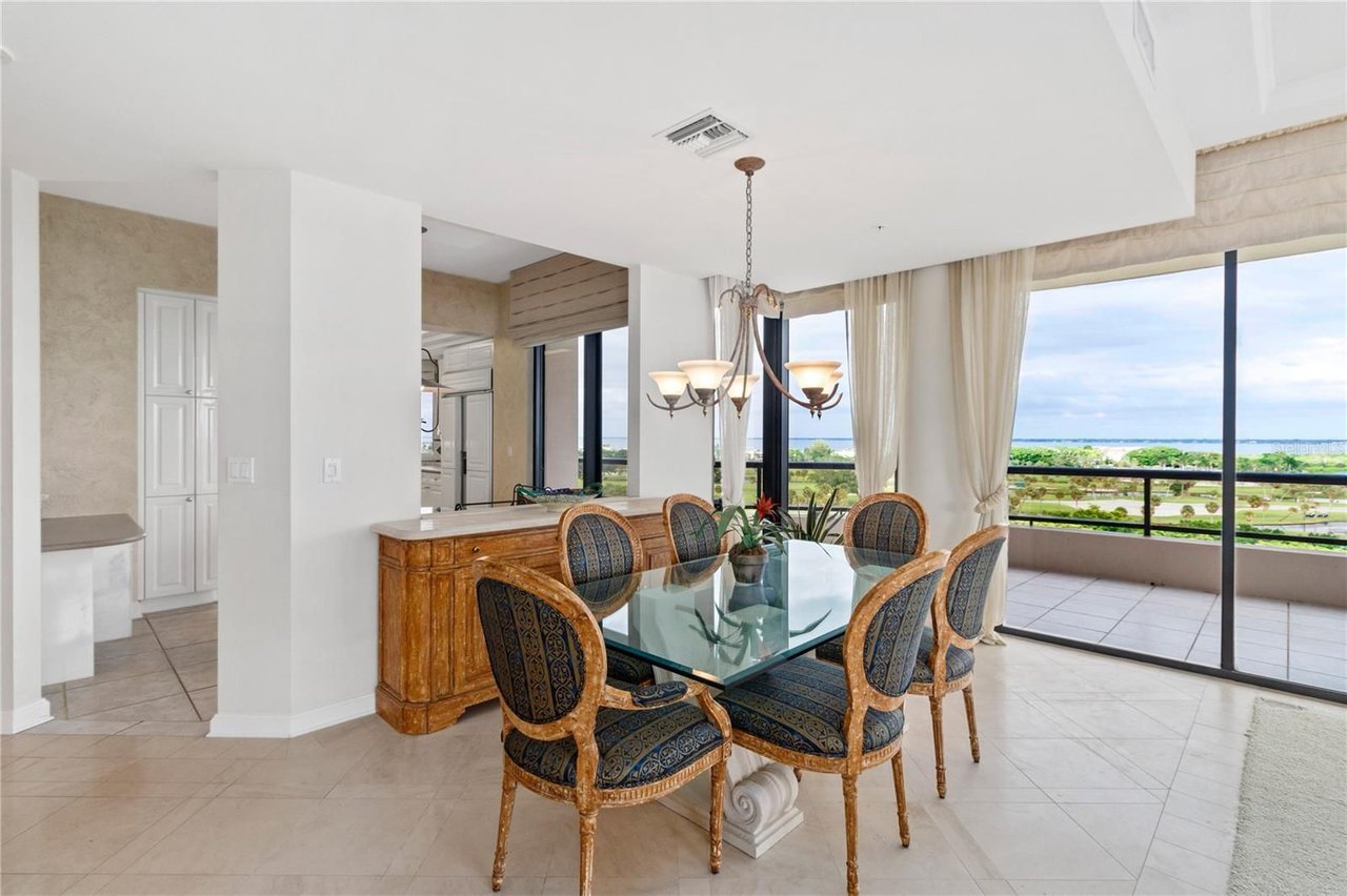435 L Ambiance Dr #H702