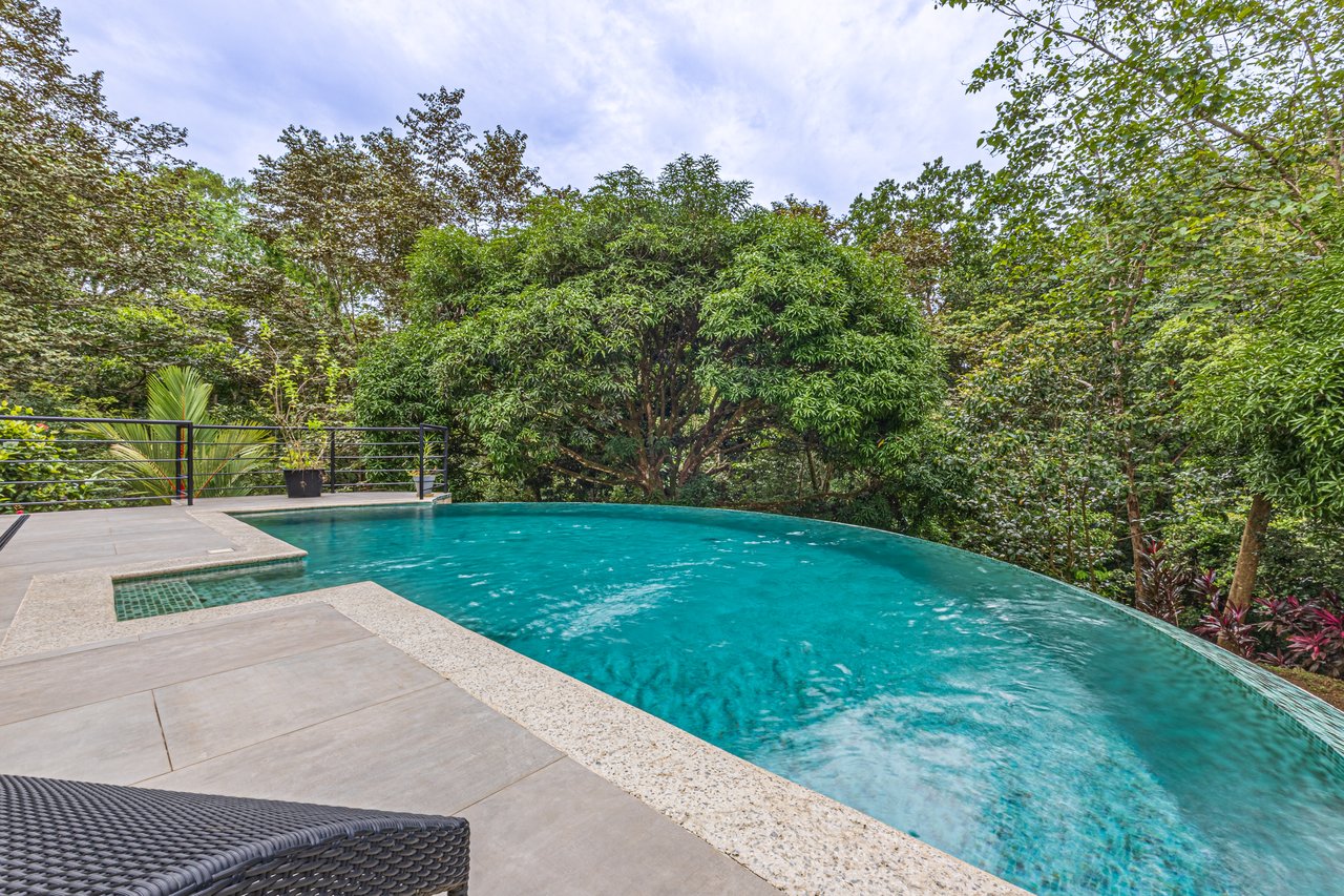 Luxury Rainforest Home + Guest House on 11 acres