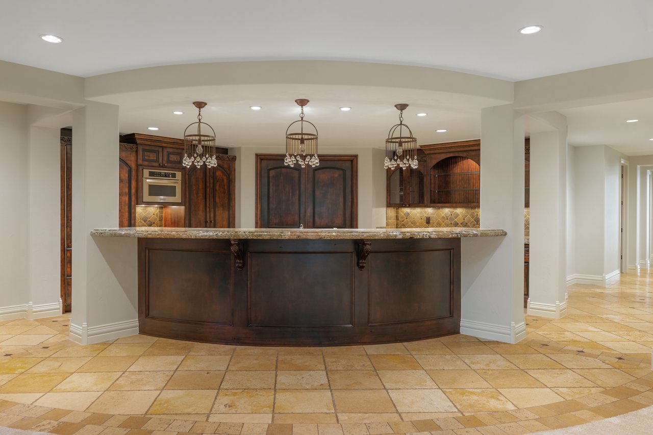 8925 Mountain View Lane