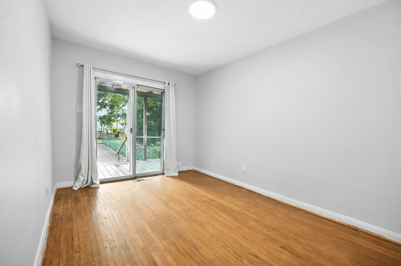 2975 Weston Road