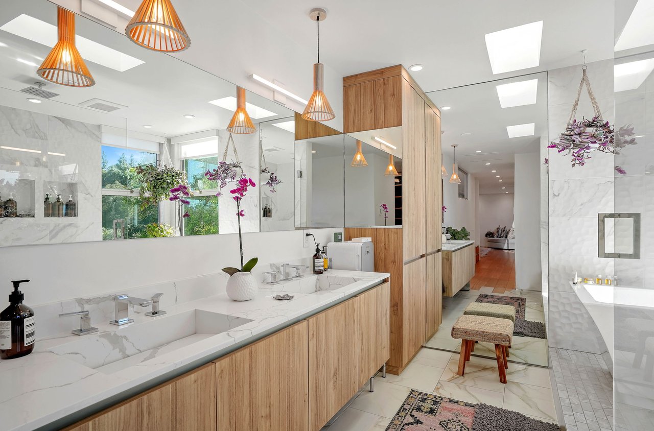 2615 La Cuesta Drive