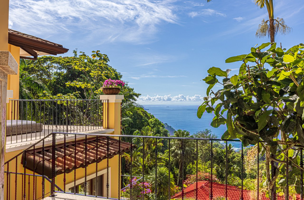 Nido Escondido, Playa Dominical