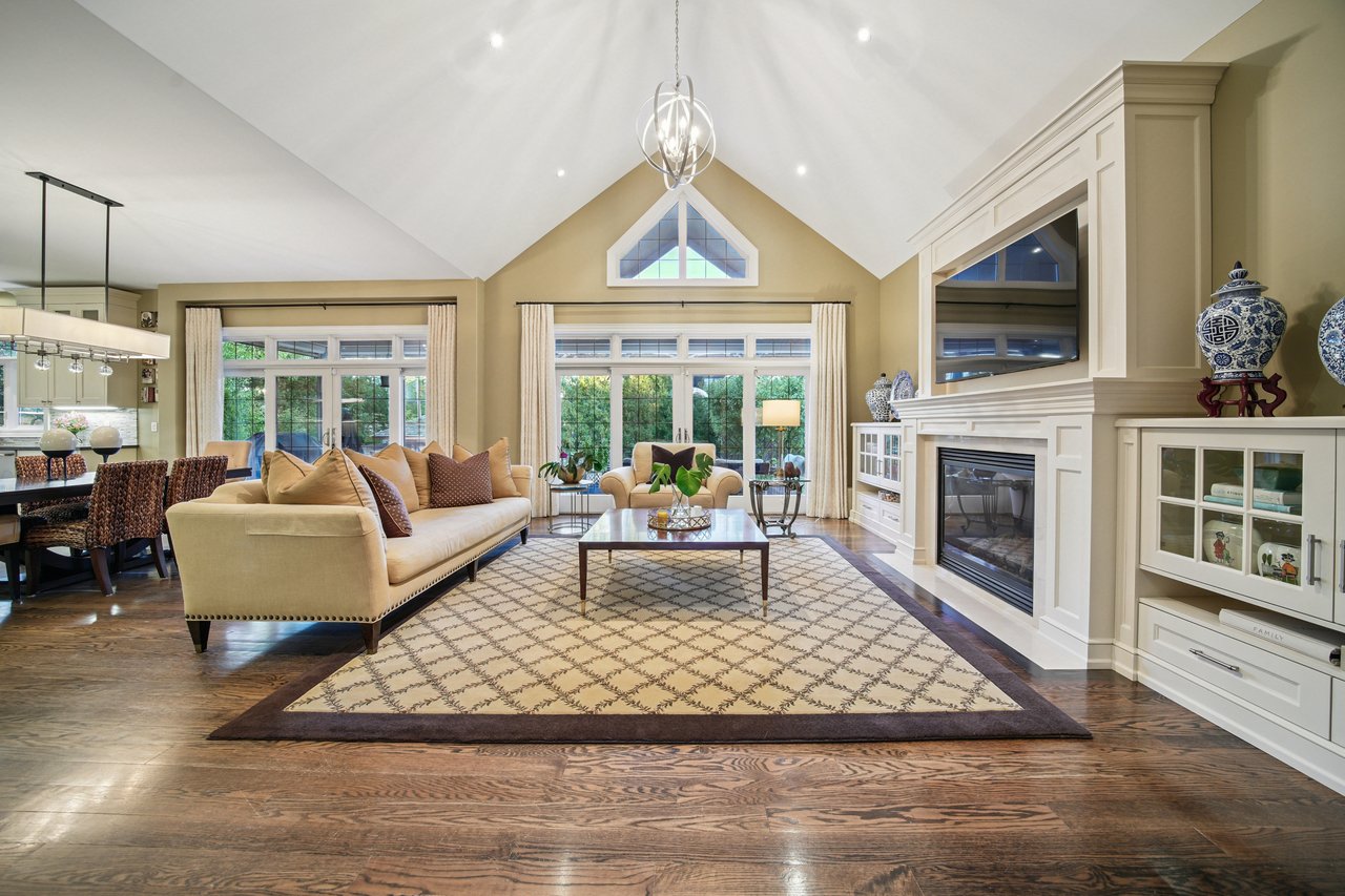 Show-stopping luxury in the heart of Southwest Oakville