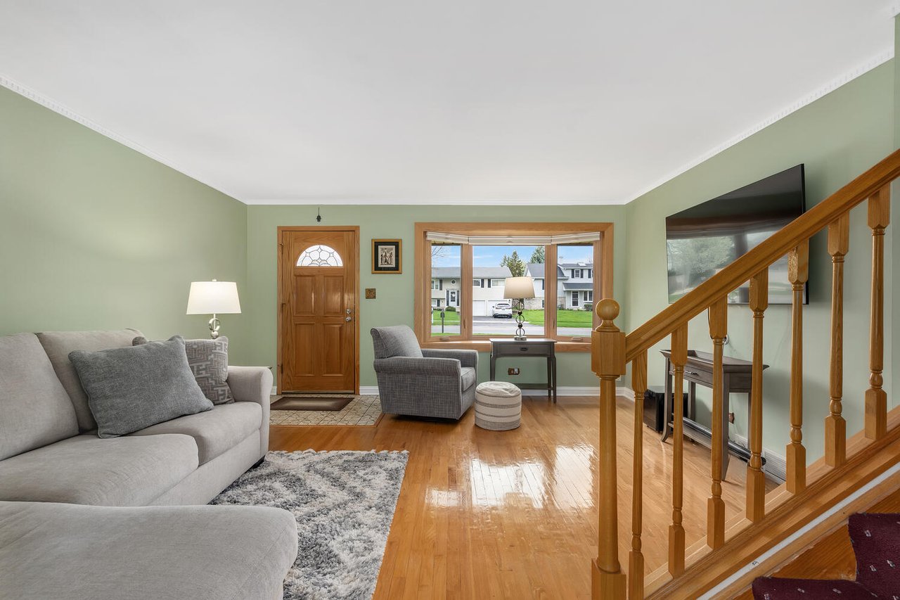 1406 E Elm St, Wheaton IL – Updated Home in Wheaton Estates Near Downtown & District 200