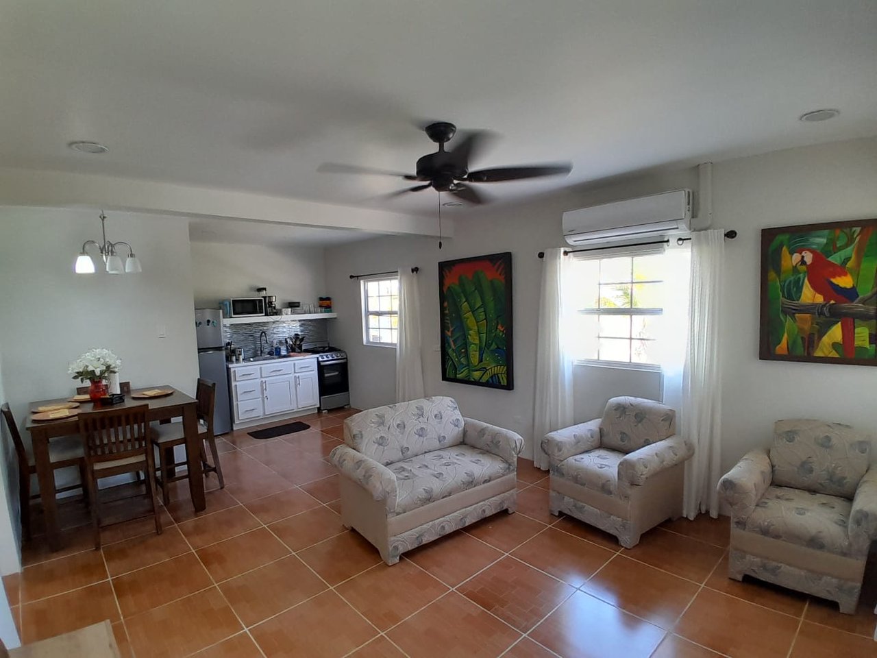 Suburban Comfort 2 bed 1 bath apartment