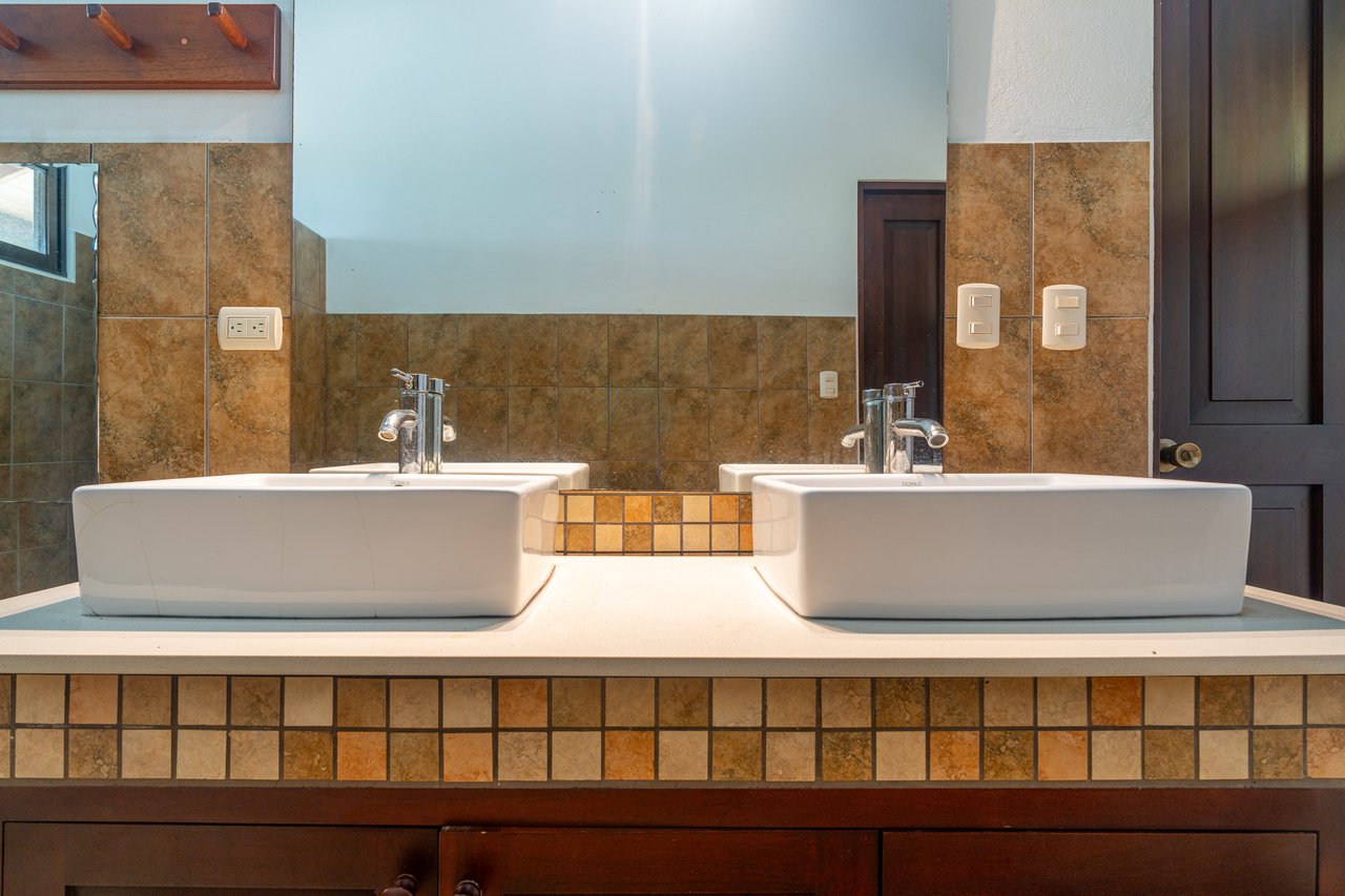 3 Bedroom home in Cinco Ventanas with Incredible Ocean View!