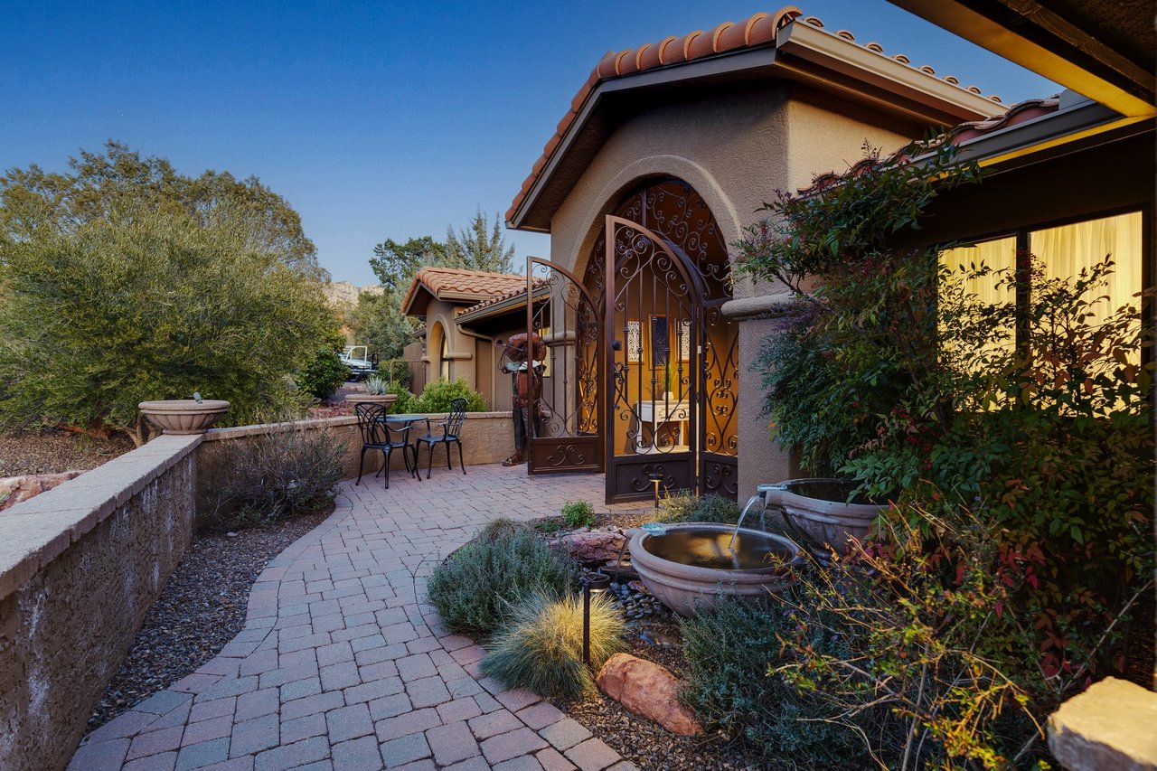 Mammoth Rock Lodge-New Family Home Remodeled, 2 Hot Tubs & Game Room