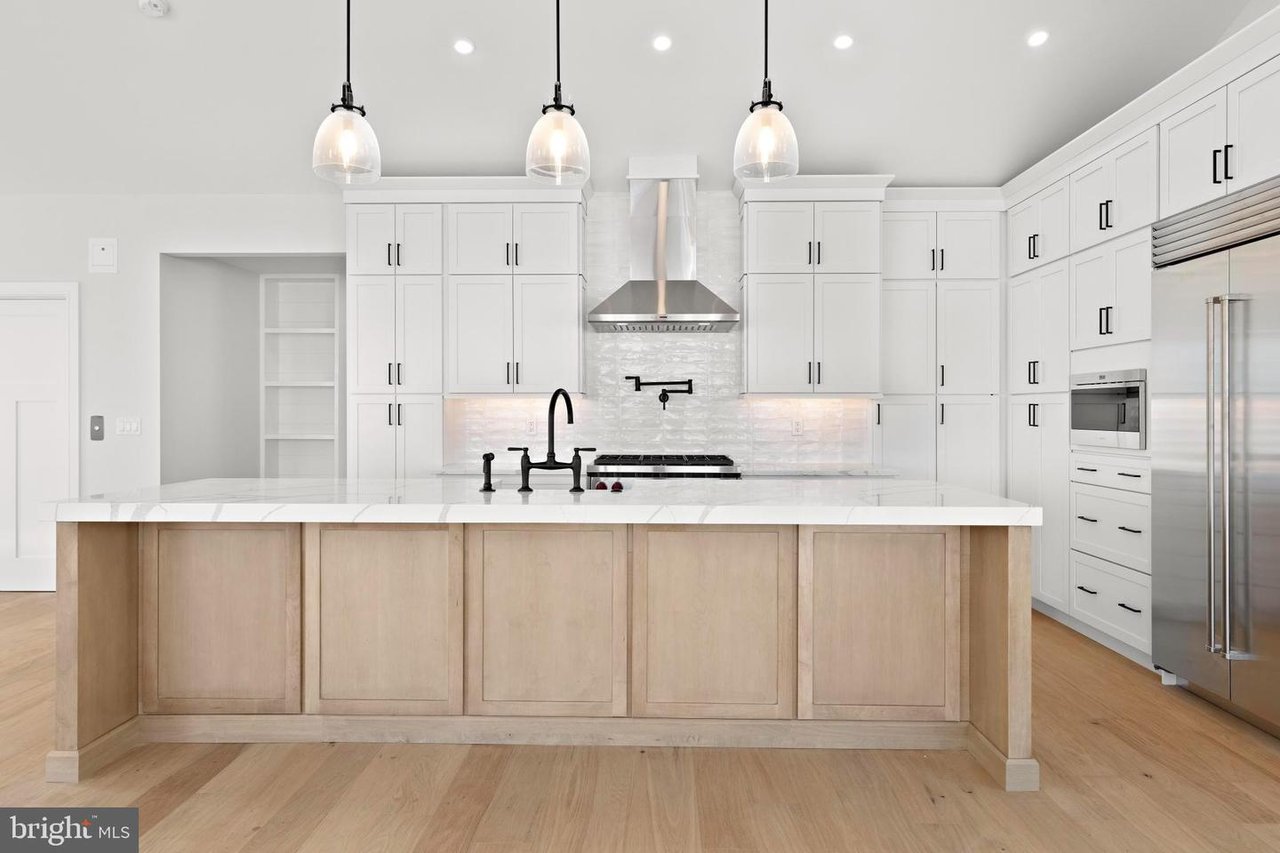 	352 N 5th St, Surf City Boro, NJ 08008