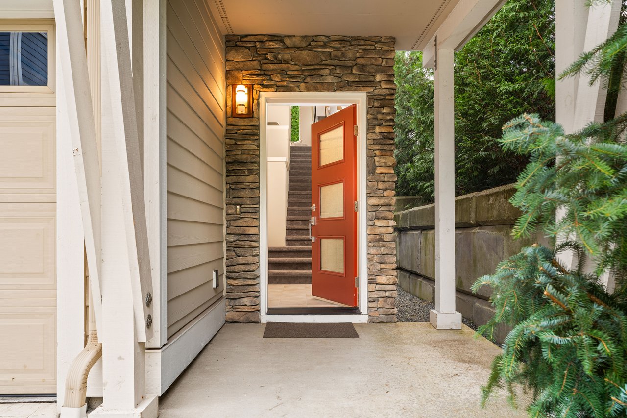 303 Anacortes Pl NE