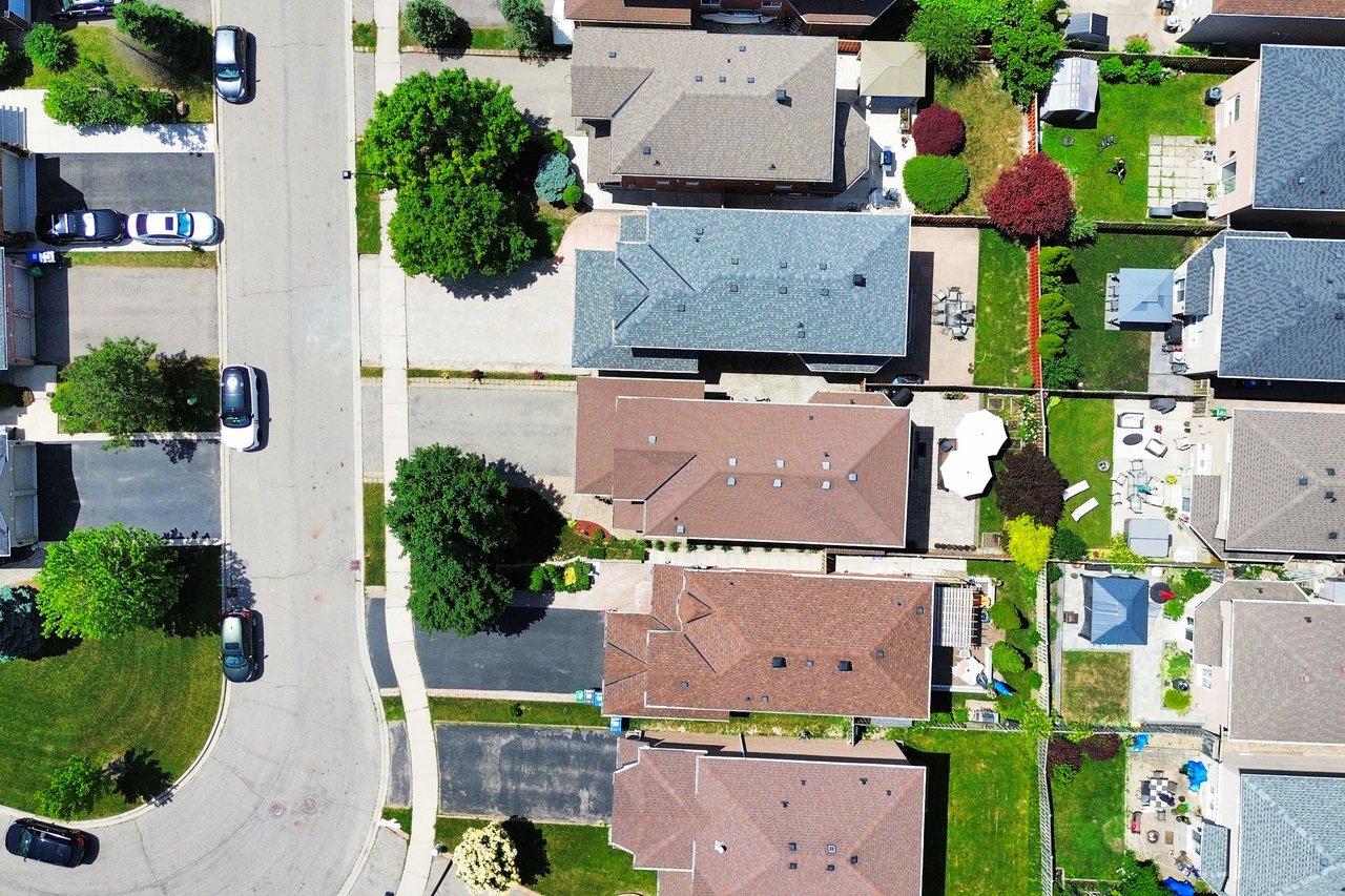 851 Clemens Crescent