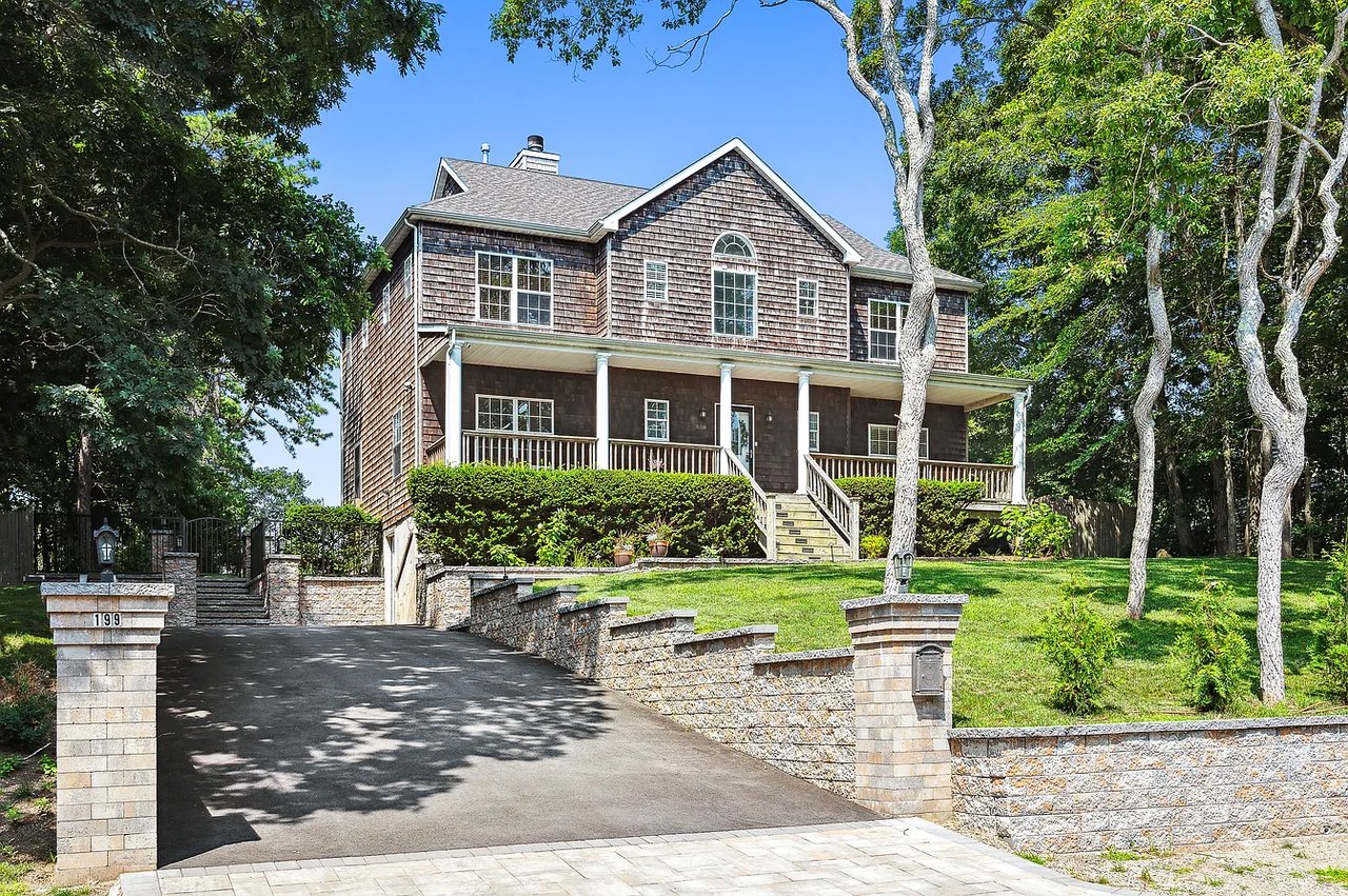 199 Shinnecock Hills Rd