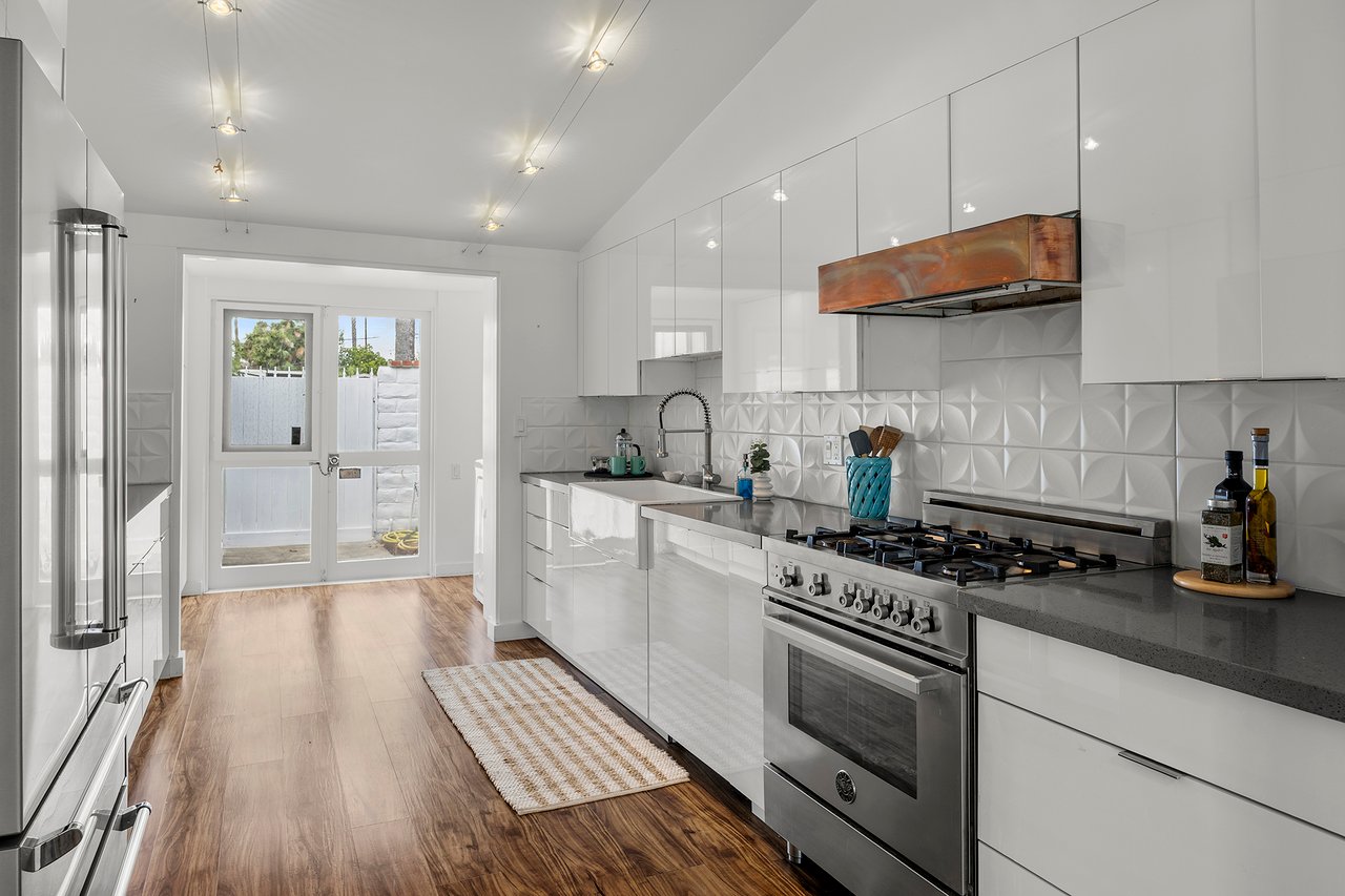 Tustin Cliff Home May For Sale