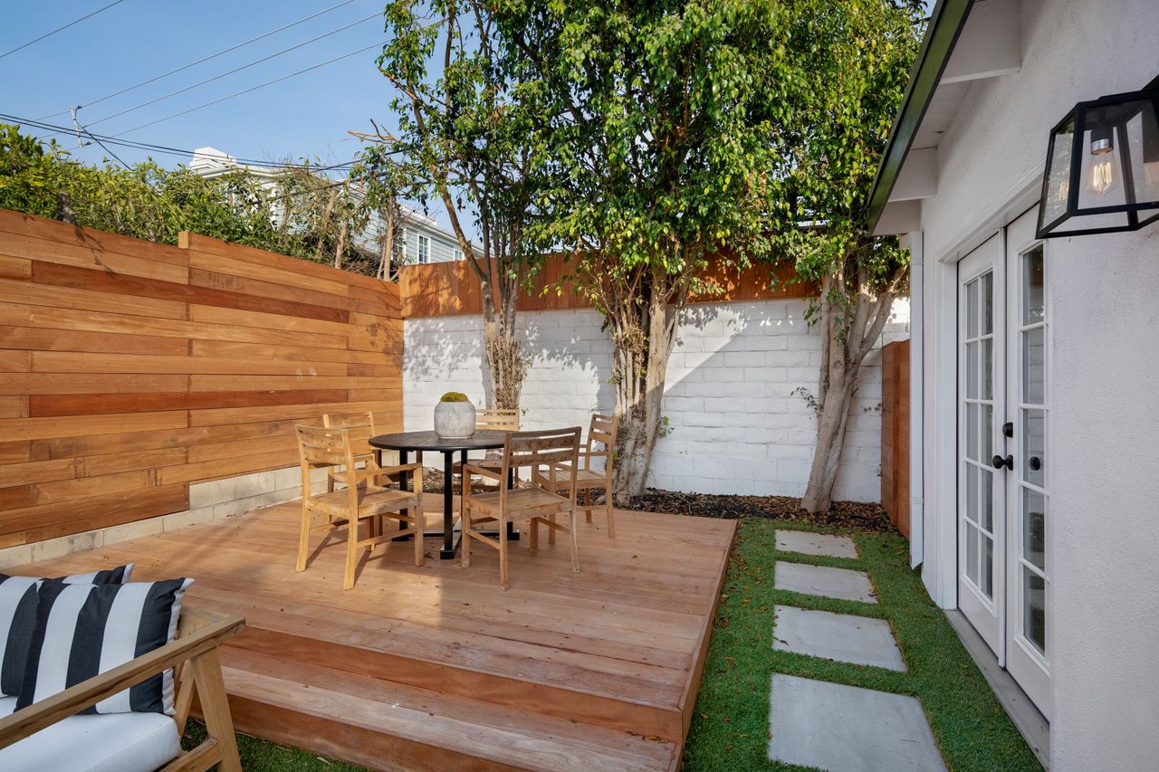 574 Mount Holyoke Ave