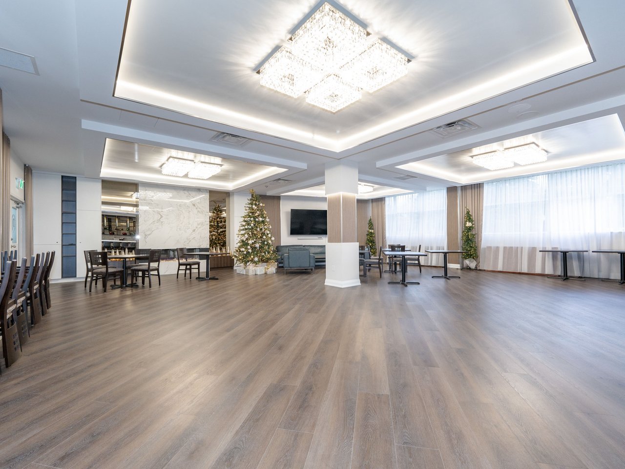 30 Harding Boulevard W, 404