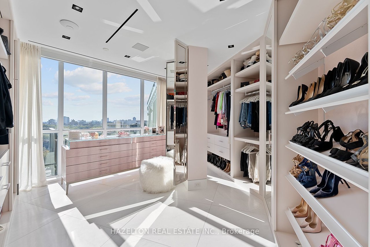 YORKVILLE'S PINACLE OF LUXURY PENTHOUSE