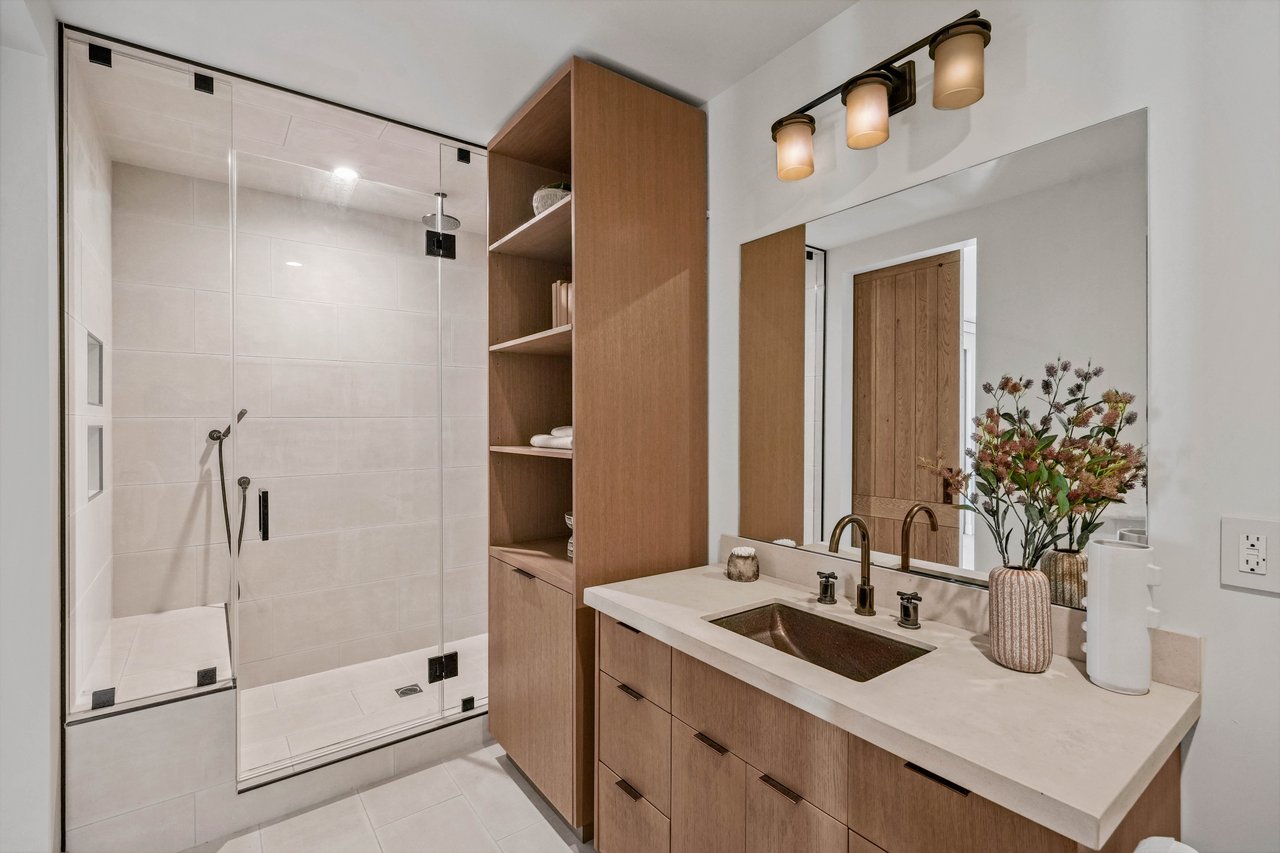 7212 Mulholland Dr, Hollywood Hills
