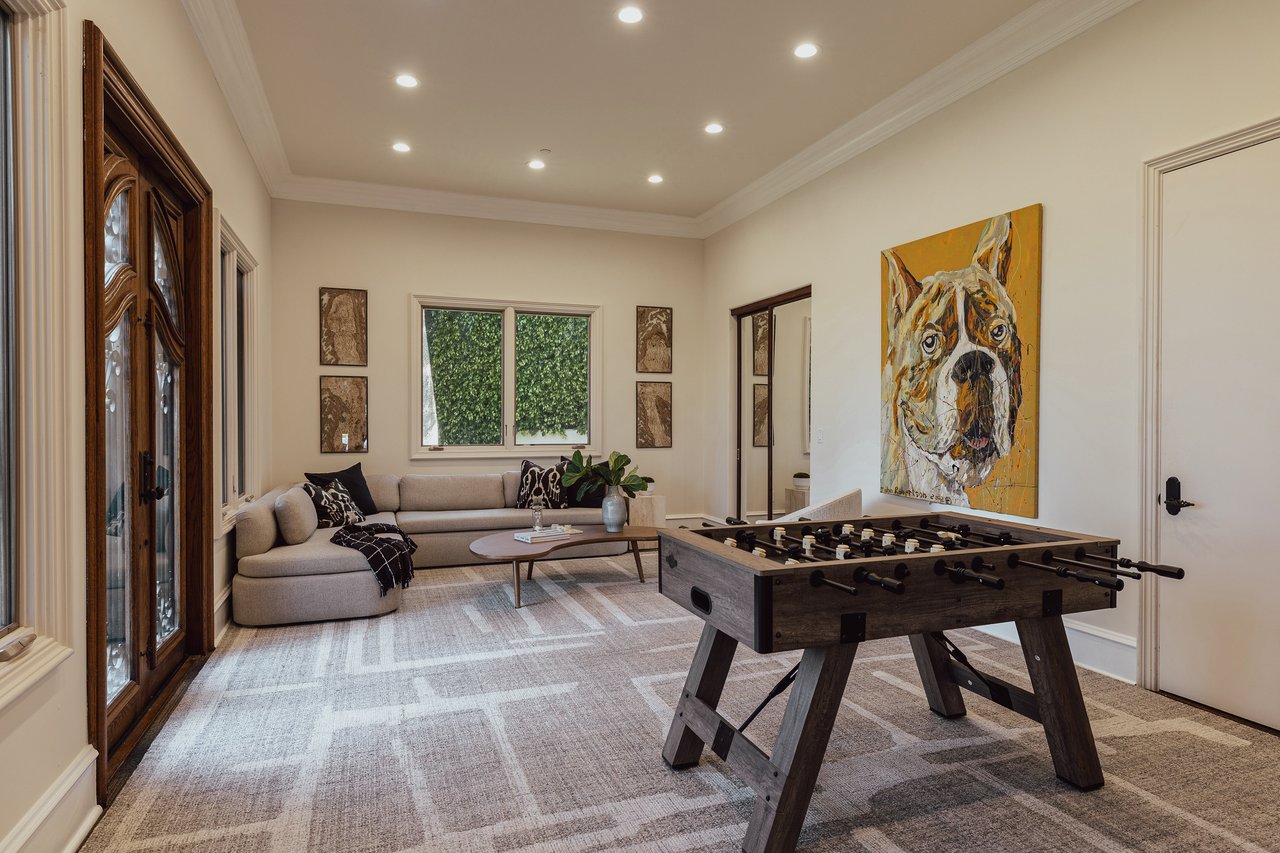 3364 Clerendon Rd, Beverly Hills 