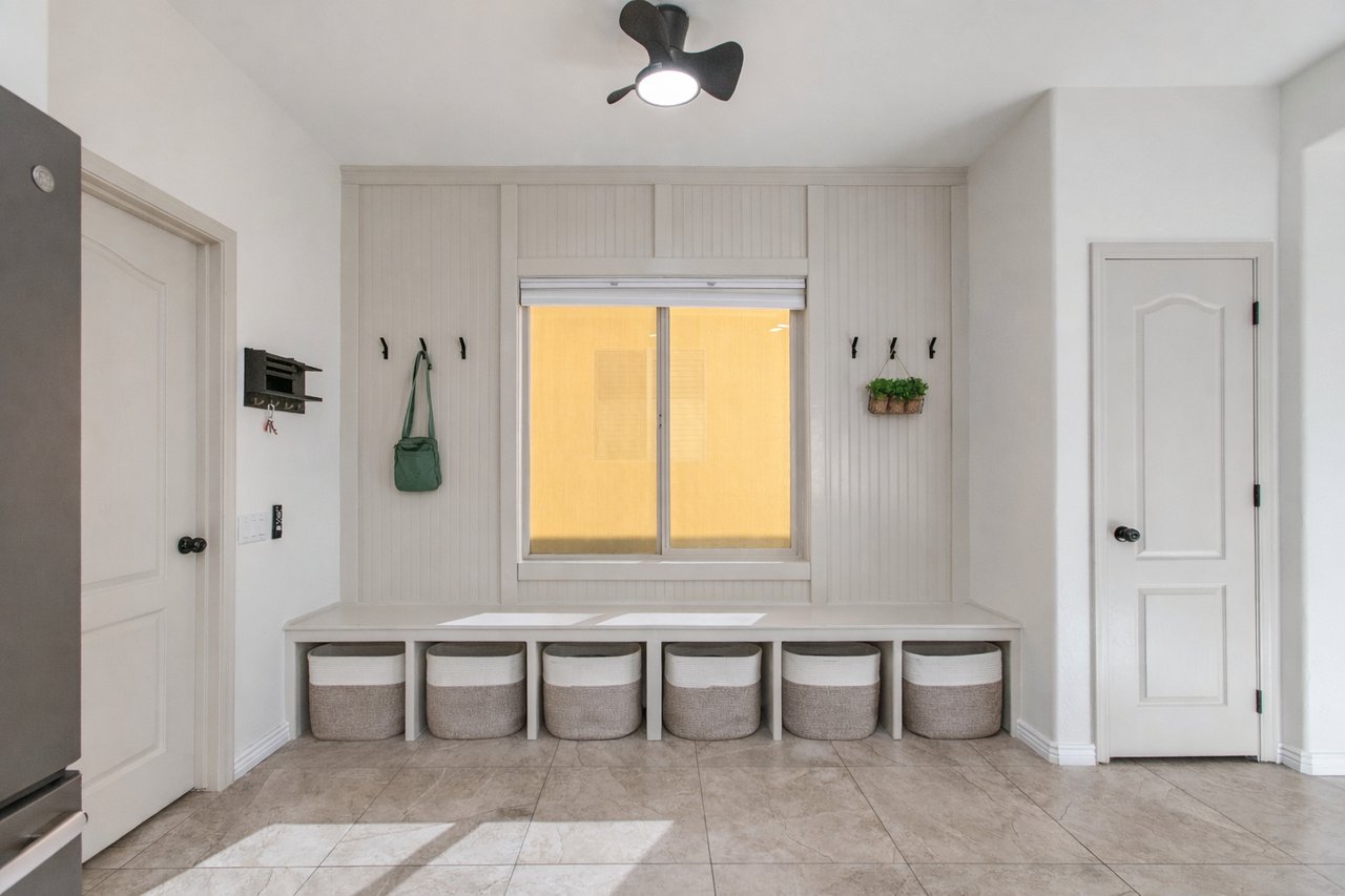 8242 S Hidden Trail Ct