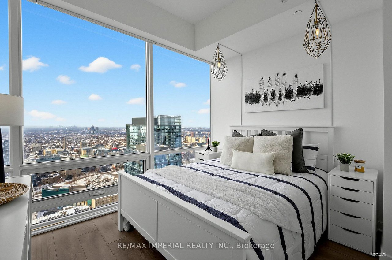 LUXURY SOUTHWEST PENTHOUSE