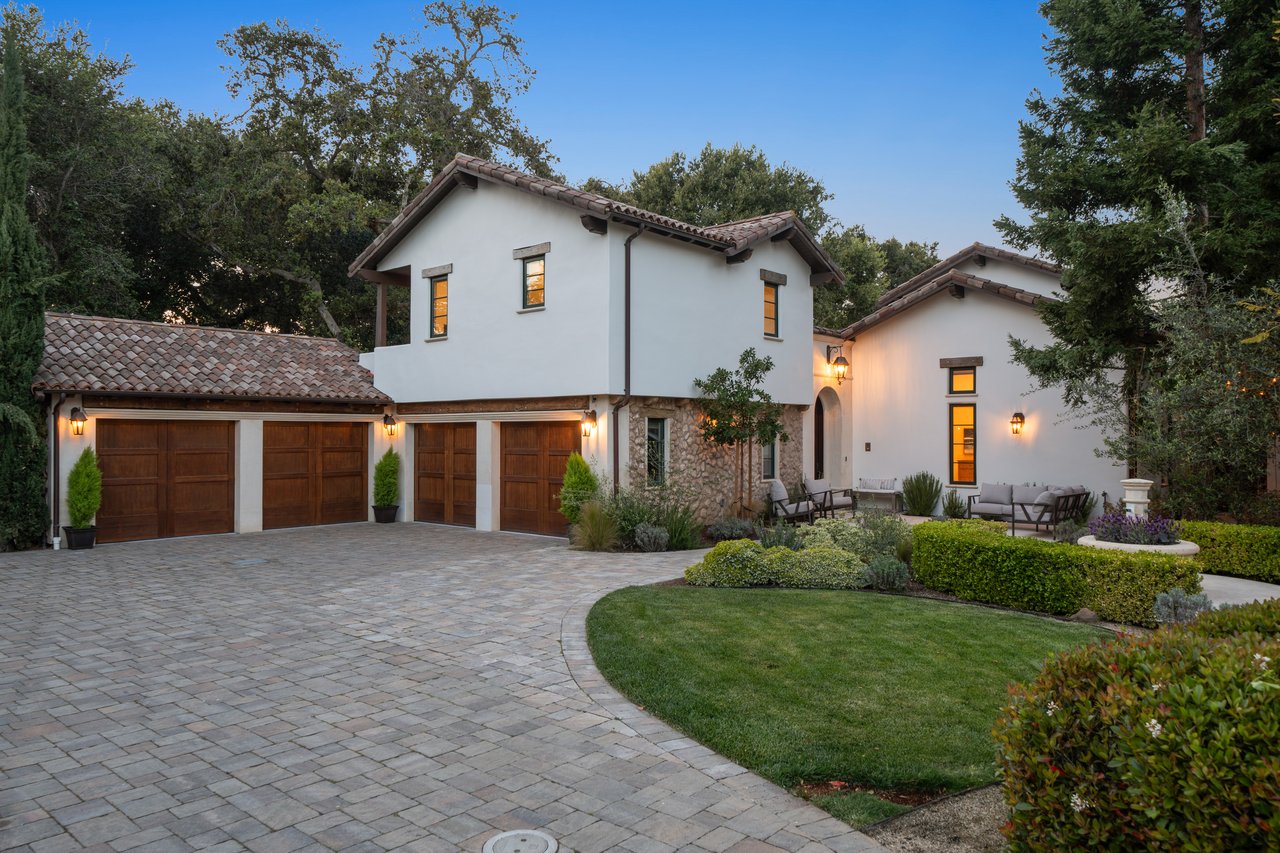 893 Laverne WAY